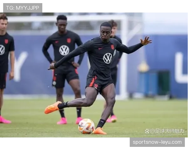 戴维斯边路表现强势提升，攻防两端助力球队稳步前行