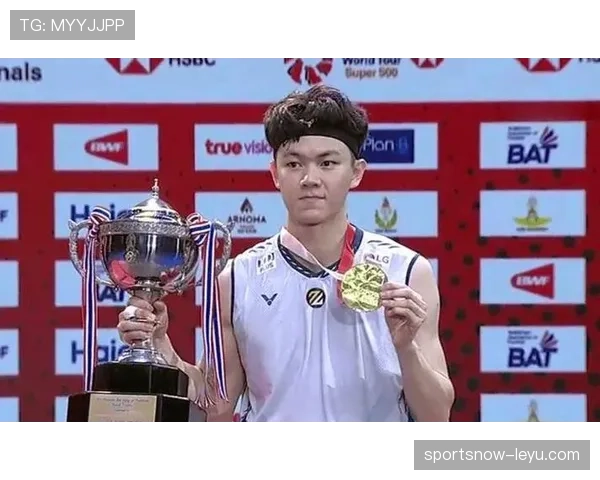 李梓嘉比赛结束第一件事，感觉跟咱们上班族差太远了窝到底是哪儿不对劲儿